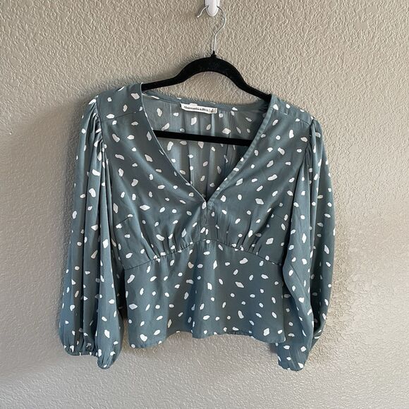 Abercrombie & Fitch Blouse small Green Sage Polka Dot Balloon Sleeves Crop NWT - Picture 1 of 11